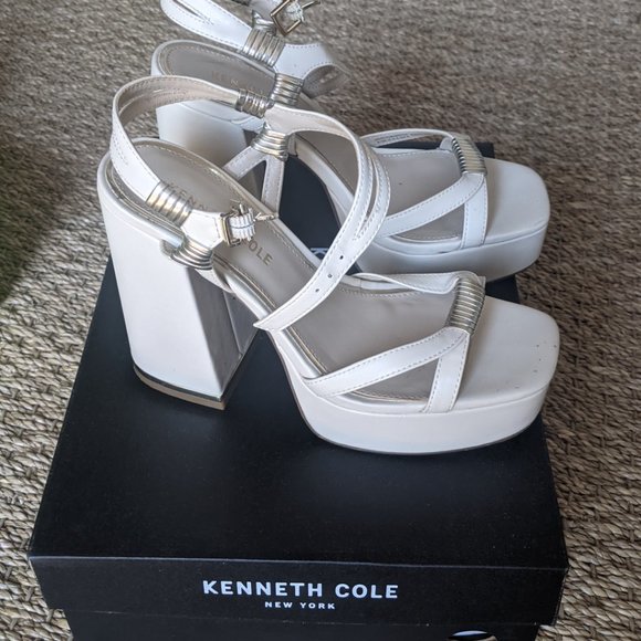 Dolly Ankle Strap Platform Block Heel Sandal - Picture 6 of 8